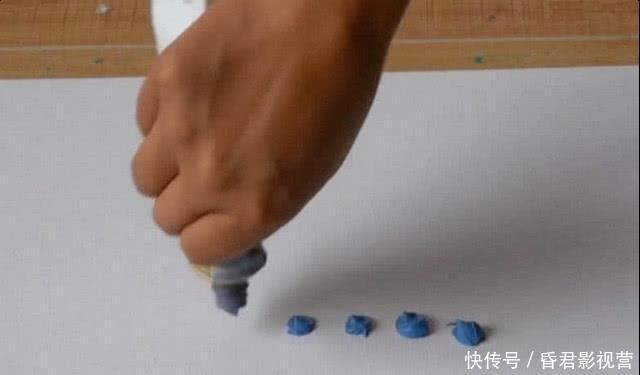 乱挤|美术生太有钱了,乱挤颜料不心疼,看到成品真是打扰了