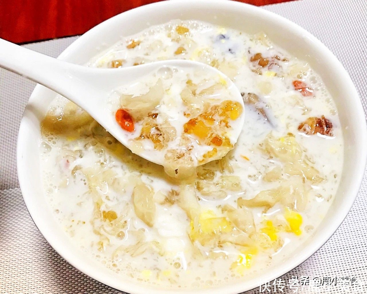 常喝|三伏天,女性常喝这碗“美人羹”,甜润好喝,养颜补水,皮肤滋润