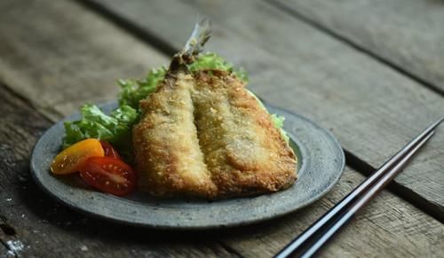 炸鱼|做炸鱼，有人用面粉，有人用淀粉，大厨：都不对！这才是正确做法