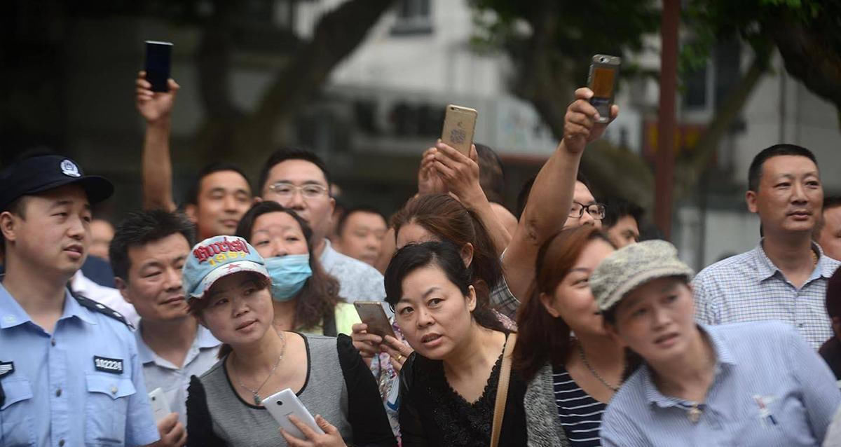 学霸|26年前692分考上人民大学，毕业却嫁农村的女学霸，后来过得如何