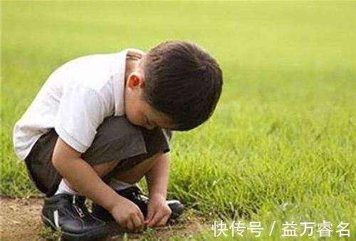 地位|有这4种特征的孩子，在班里“地位”很低，家长要帮忙改善