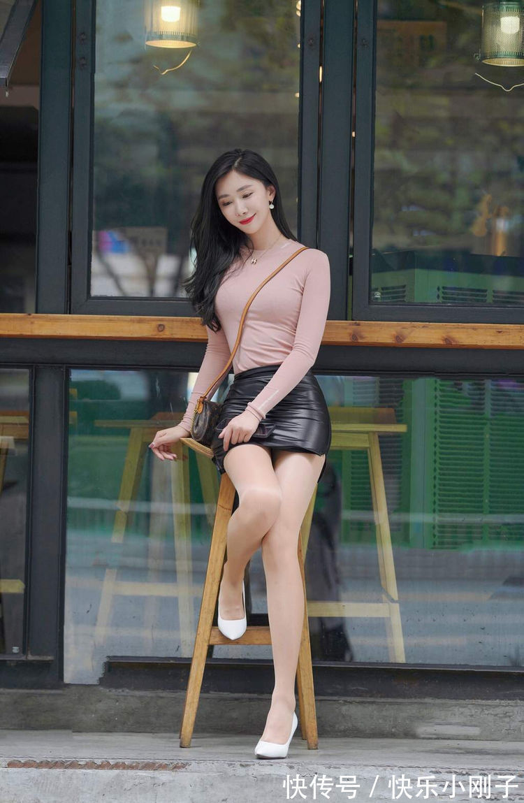 t恤 初秋穿A字裙,这样来搭鞋子、配上衣,既时髦显高,又洋气显瘦