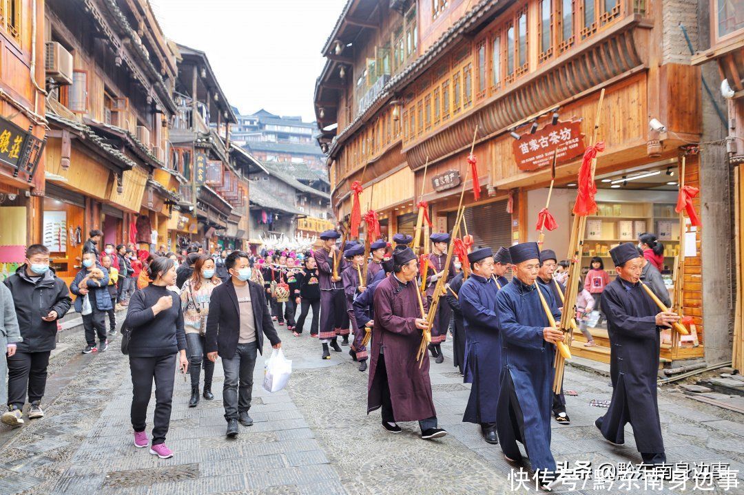 中年|西江千户苗寨景区人气满满，热闹非凡，旅游接待井然有序