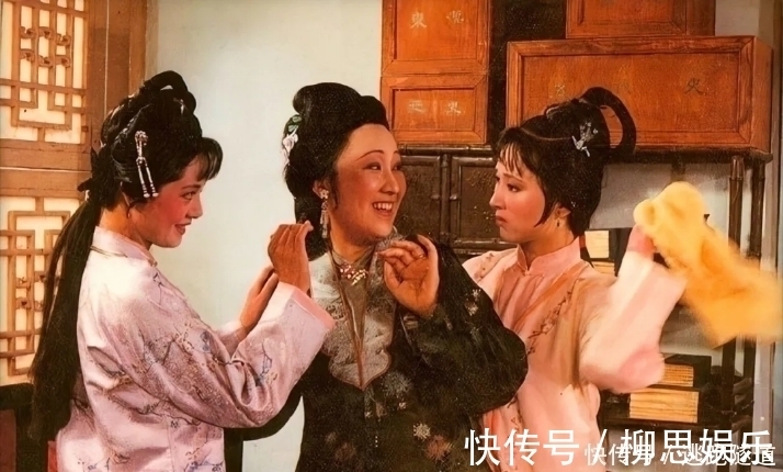 心事&薛家两个嫁不出去的女儿,一段心事藏得深,却被满院异香出卖