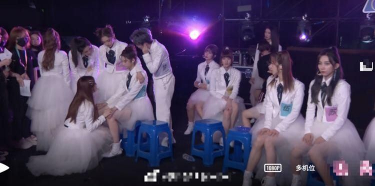 腰伤|张艺凡总决赛被扛下舞台,受伤严重导致团舞取消,陈卓璇蹲地安慰