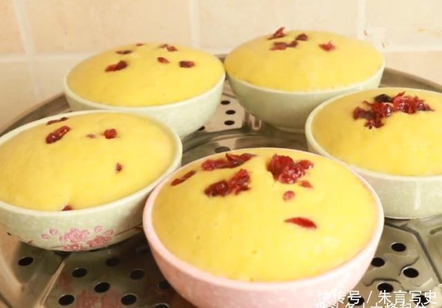 教你用5个碗做发糕,蓬松暄软,不塌陷不发粘,比买的还好吃