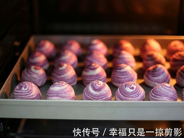 面粉别做馒头了,试试此款点心,个人觉得比馒头好看还好吃,真香