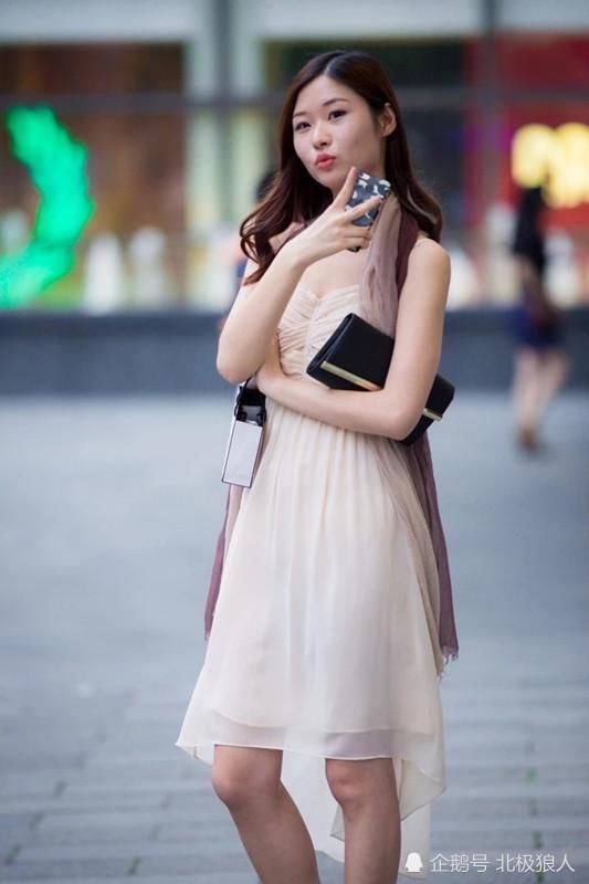 街拍,气质如画的靓丽佳人,唯美穿搭引领时尚潮流,展现最美好的一面