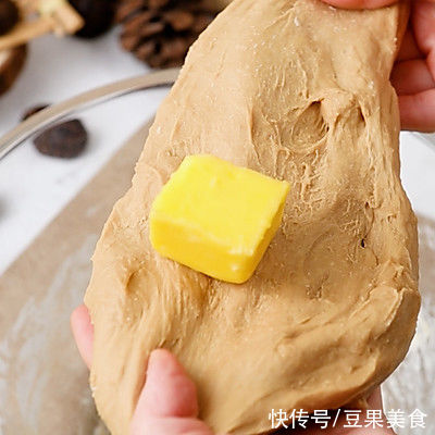 不用剥皮的“大栗子”--栗子面包