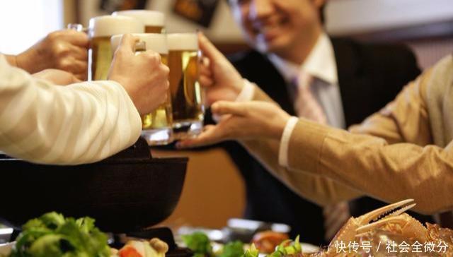 喝酒对血压到底有啥影响,高血压究竟能否喝酒这篇讲的很明白