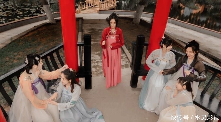 褙子|“出圈”的汉服，我不敢穿出门