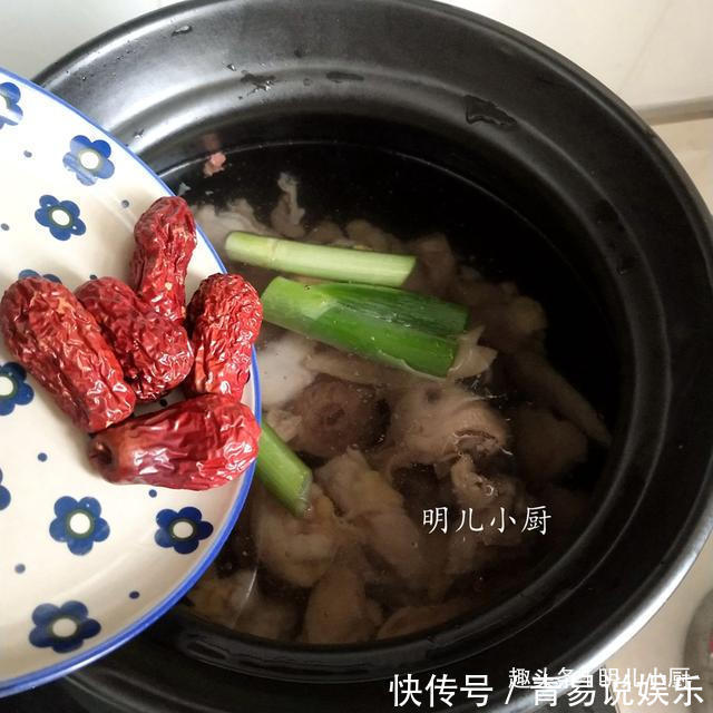 炖鸡汤加点它,气血双补,饱腹解馋,简单煮比牛羊肉还香