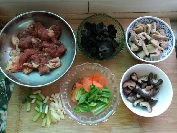 这菜一年四季都不过期，一买就是三四斤，鲜嫩营养，怎么都吃不腻