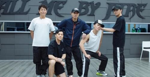 七友|《哥哥》中的可怜工具人:摇滚老炮无奈出局,钢琴大师沦为伴奏