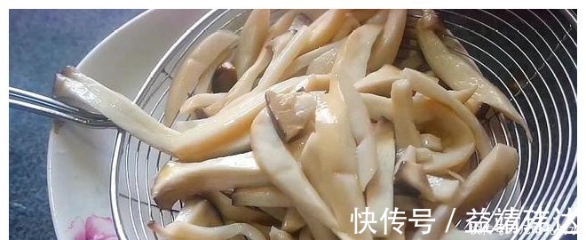 翻炒均匀|杏鲍菇最好吃做法,成本9块钱,教你在家做,比红烧肉还好吃!