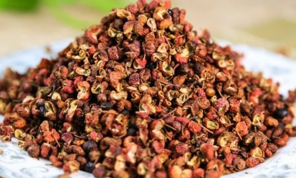 治疗|一把花椒可治疗5种病，赶走一身湿气，到了80岁也满头黑发！