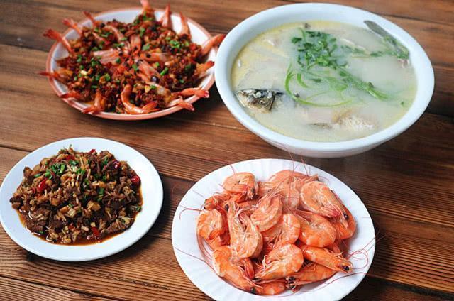 白灼虾|周末，给家人做一桌大餐，儿子乐坏了，老公却气鼓鼓，郁闷