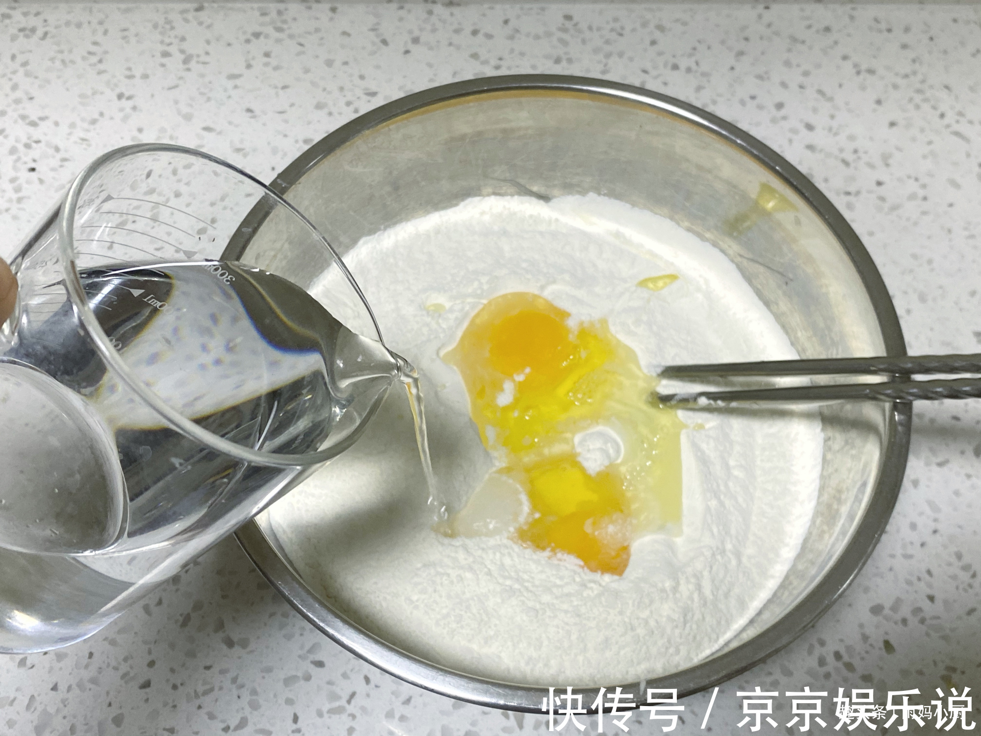 想吃油条别再买了,在家自己做好吃又卫生,个个空心又酥脆