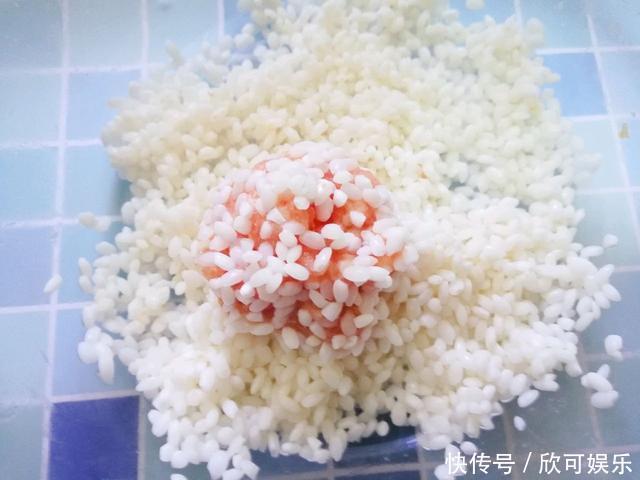 糯米还能怎样吃做成丸子软糯美味,晶莹剔透,制作简单易上手