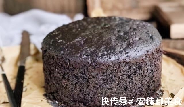 黑芝麻|冬天，女人要多吃黑芝麻，简单一蒸暄软香甜，我隔两天就要吃一次