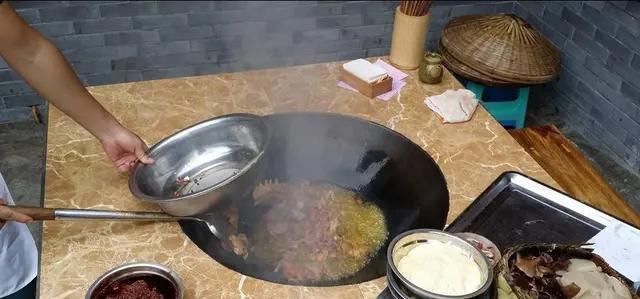 发现|一家10口去吃柴火鸡,268元以为捡到便宜结账才发现有“猫腻”