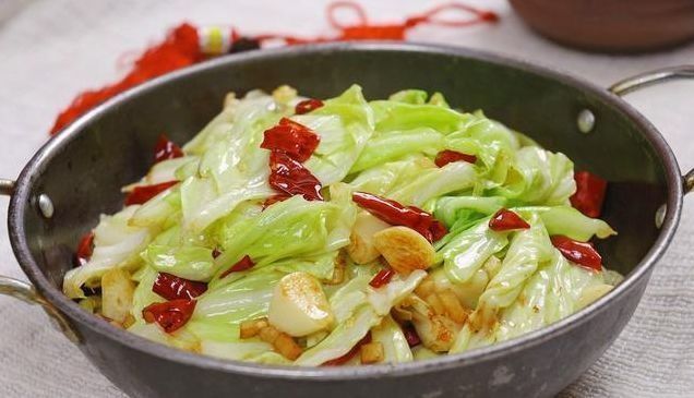 蒜片|饭店炒的包菜真的太好吃,原来妙招全在这,学会在家做厨师