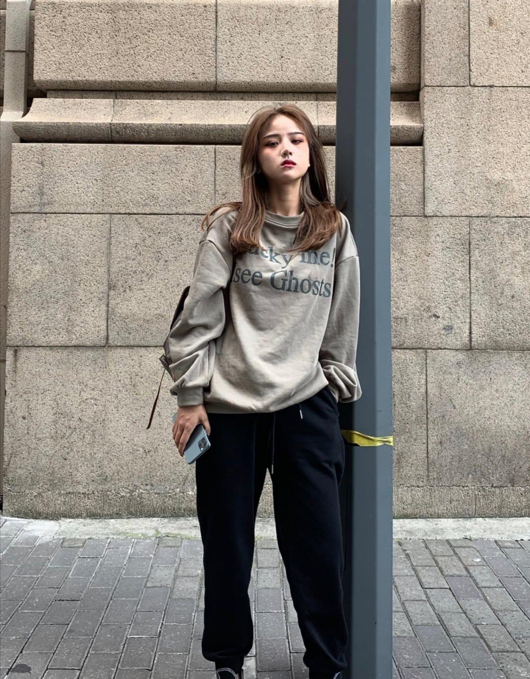 黑色才是成熟女人的“代表色”, 高级又大气, 时髦还显瘦