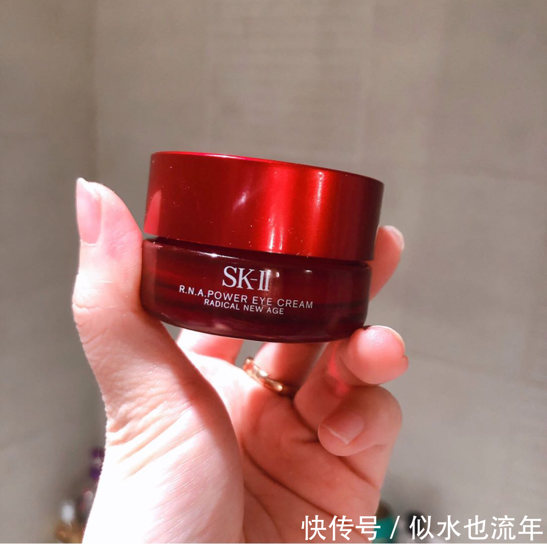 sk2|这些眼霜，深层补水保湿抗氧化，淡化黑眼圈，能够缓解眼部疲劳