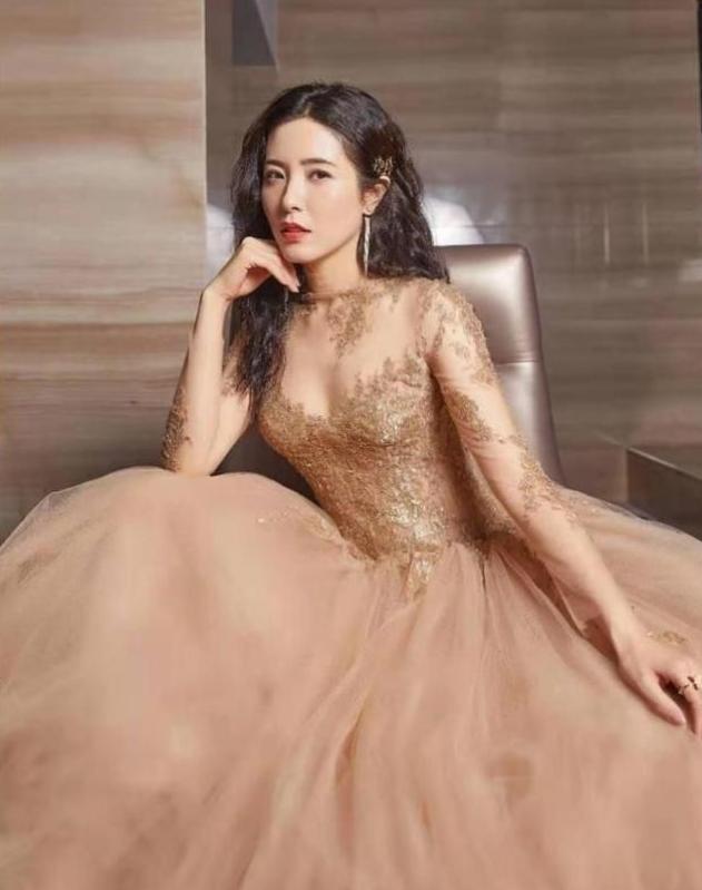 厉鬼@她被称为“最美女鬼”,三任男友都是影帝,如今自己却不温不火!