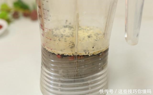 早餐来一碗,乌黑头发、养肝肾、润五脏,1分钟就搞定!