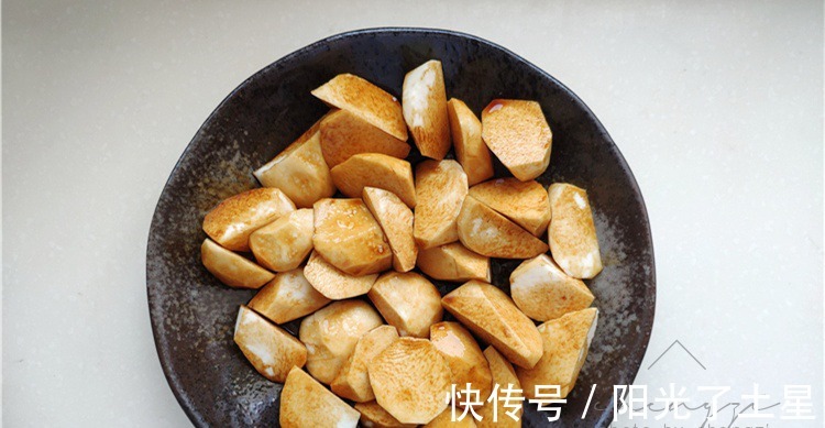 肋排|贴秋膘,一荤一素来搭配,蒸20分钟就出锅,香味四溢,解馋又营养!