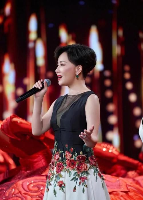 劉嘉玲|央視國慶晚會群星獻唱：劉嘉玲驚艷，劉濤大氣，謝霆鋒力量感十足