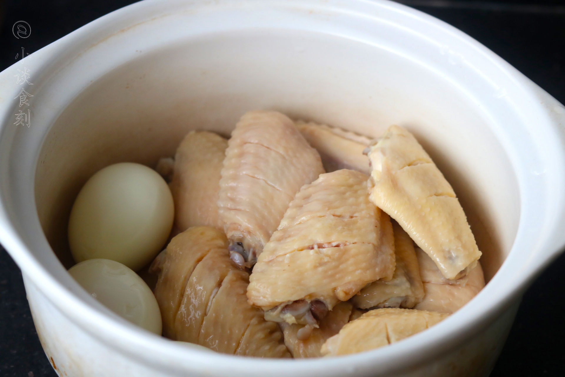 鸡蛋,还在蒸着吃?教你这样炖一锅,天冷吃补充能量,营养十足