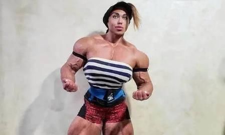 女孩|因身材羸弱被嘲笑，女孩健身练出“巨腿”，网友表示惹不起