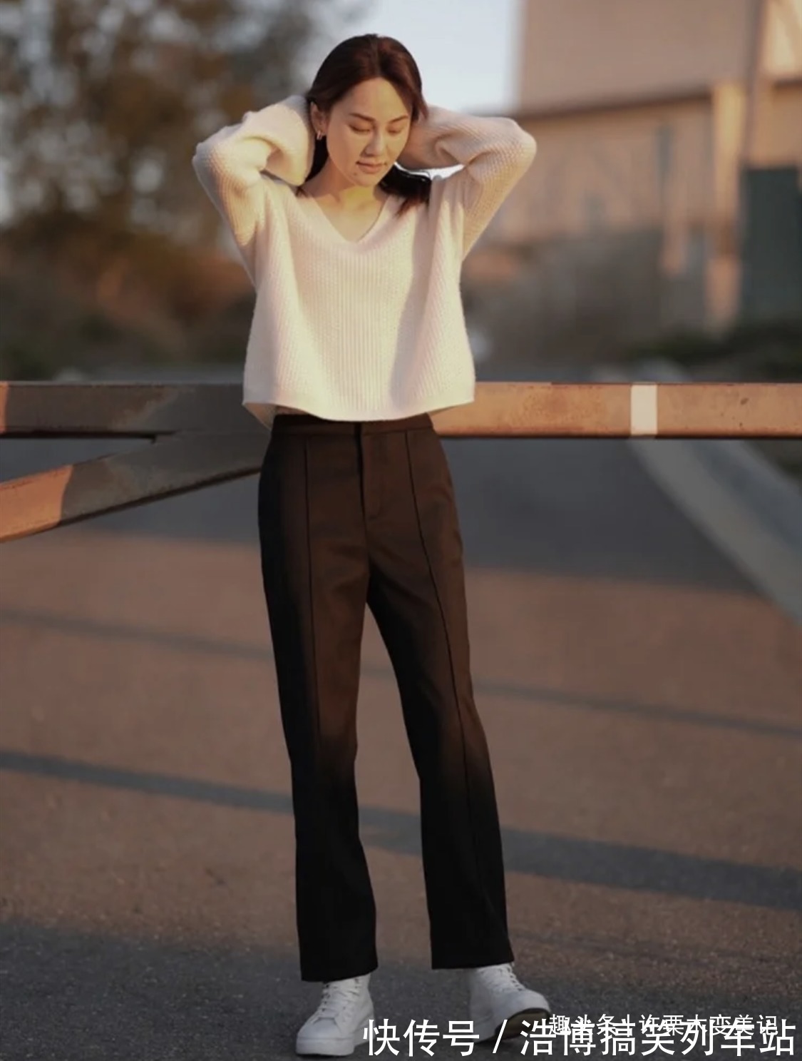 裤子 五六十岁女人尽量少穿黑裤子,多穿这5种裤子,好看又不老气!