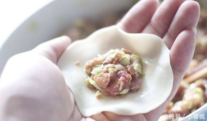 猪油|做饺子馅万万不能加食用油，换成一勺“它”，一咬一口汁，口感好