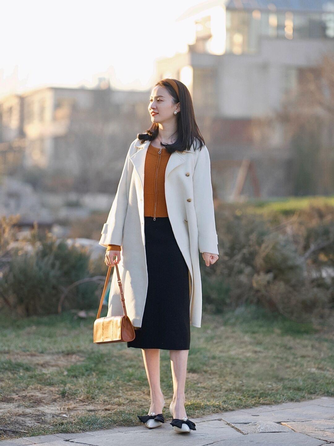 百搭 “大衣”才是冬季搭配的王者单品，保暖舒适又百搭，美得高级