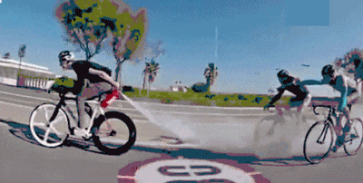 |搞笑GIF:姑娘当时就懵了 早知如此就不应该玩这个