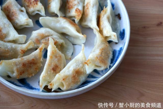 天冷就配来一锅大白菜猪肉馅饺子,真的很过瘾