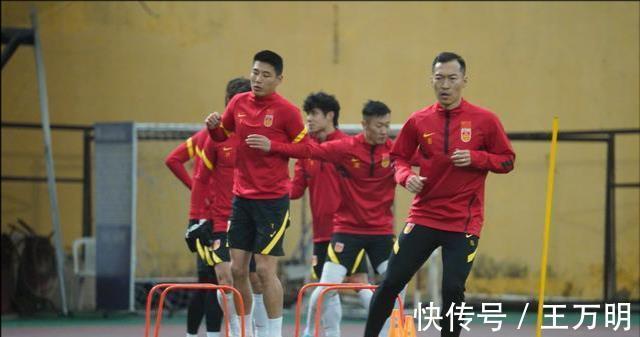 越南队|2万球迷现场观战,CCTV5直播国足战越南,究竟哪国球迷能过个好年
