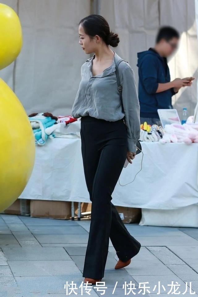 时尚穿搭,小姐姐穿职业装,性感身姿完美展现