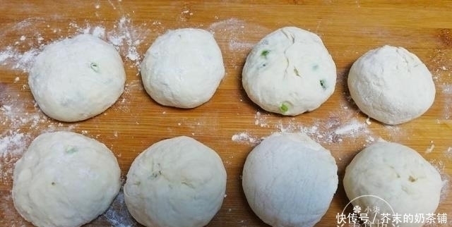 教你葱花发面饼做法,不用揉面,筷子一搅,松软好吃,凉了也不硬