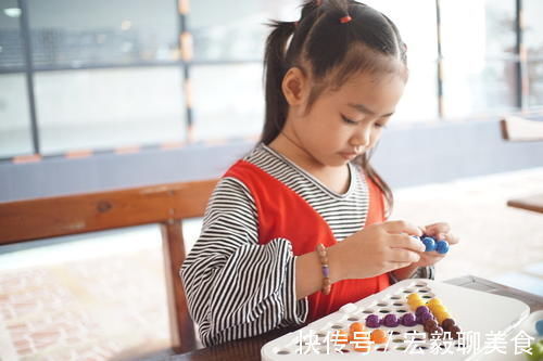 互动性|沉迷于“垃圾快乐”中的孩子,未来难有出息,一流父母这样做