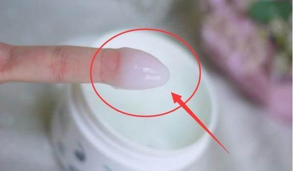 药店几块钱的便宜乳膏，睡前涂抹能美白嫩肤，可惜知道的人太少了