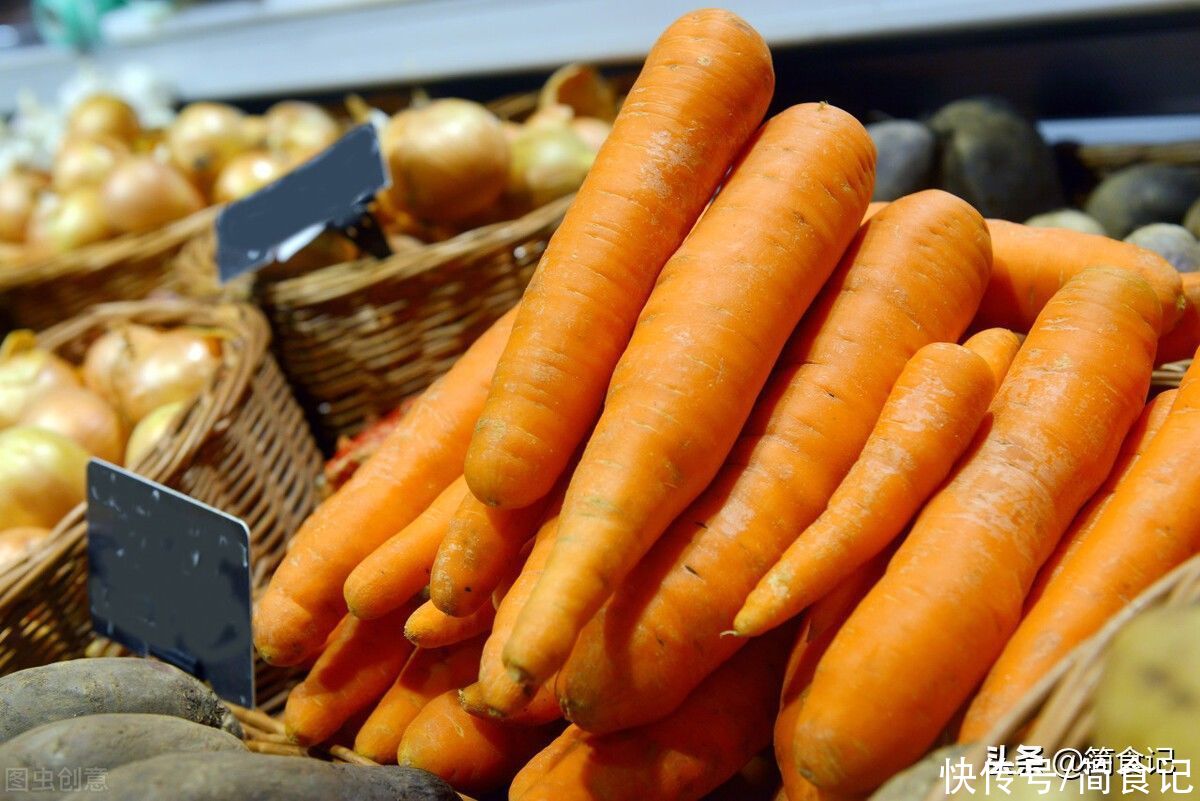 胡萝卜|胡萝卜，带泥和干净的选哪种？菜农：很多人买这种，我家从来不吃
