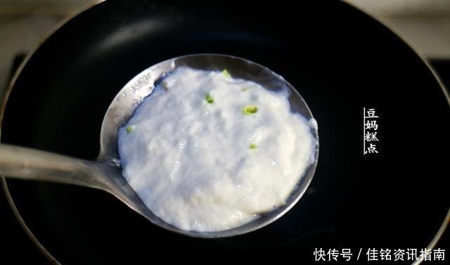 手不沾面，教你做葱花饼，早起5分钟搞定，越放越香软