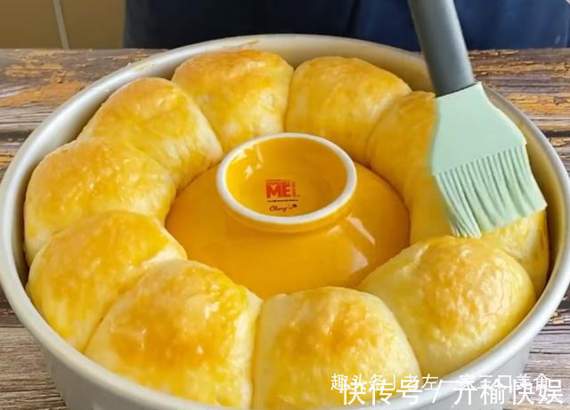 用烤箱也能做面包，半碗面粉3个鸡蛋，简单一蒸好吃不上火