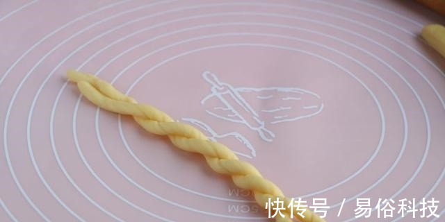 自制传统小麻花,扭一扭炸一炸,香甜酥脆不用花钱买