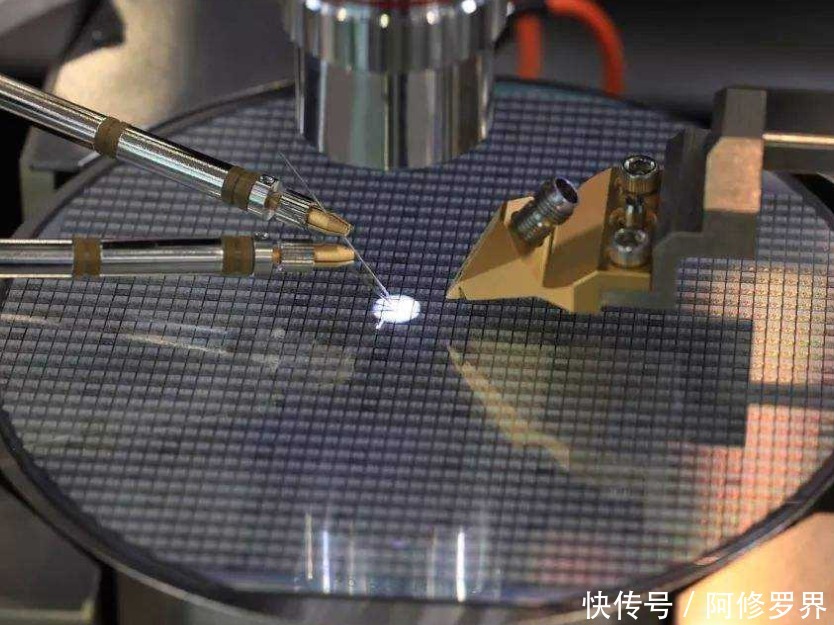 光刻机|美国担心的事情发生,荷兰光刻机优势被瓦解,华为或因此改写命运