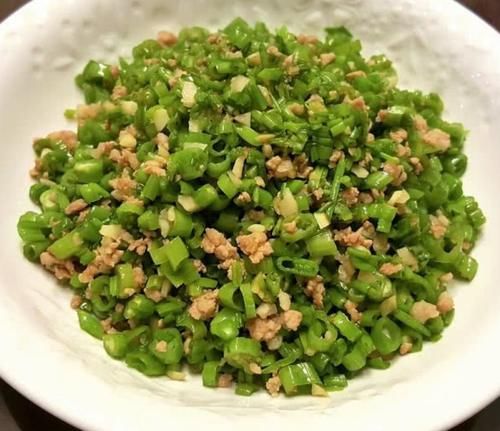 钙质|冬天,多给孩子吃这菜,每天炒一盘,解油腻,补钙质,孩子长个头